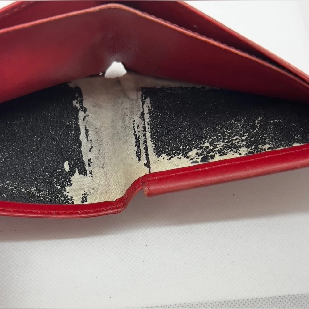 LOUIS VUITTON Bi-Fold Epi Wallet